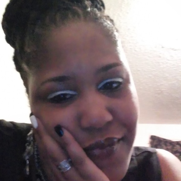 Meet your Posher, Shelly - Picture 1 of 1